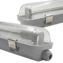 Confronto due plafoniere stagne 150 cm con e senza tubo LED installato