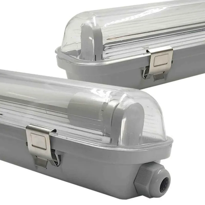 Comparison two 150 cm weatherproof fittings with and without LED tube installed