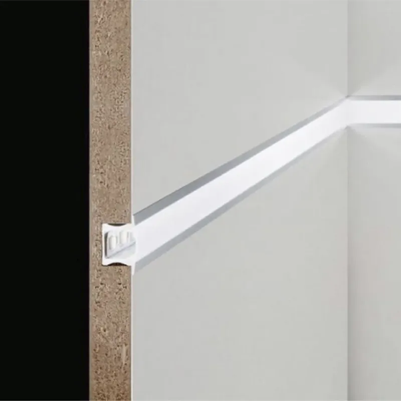 Profilé aluminium encastré au mur avec éclairage LED indirect décoratif