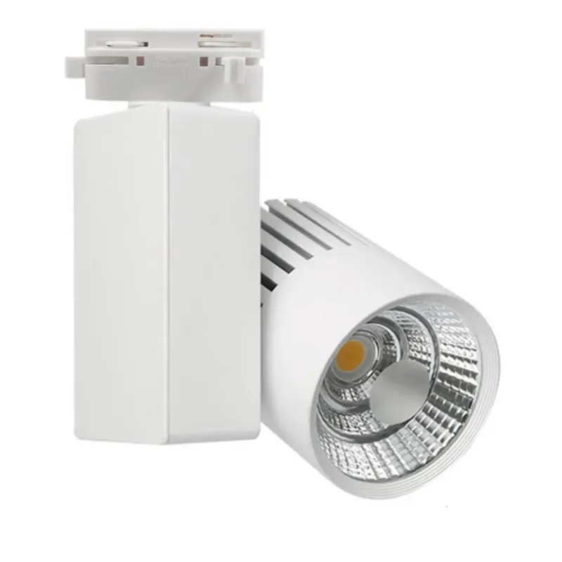 Foco GRAZ 40W branco em perspetiva com refletor cromado e COB Bridgelux