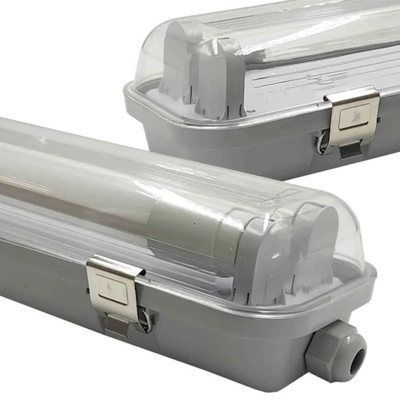 Detalle extremo pantalla estanca IP65 150cm con clip de cierre metálico tubo LED interior protección