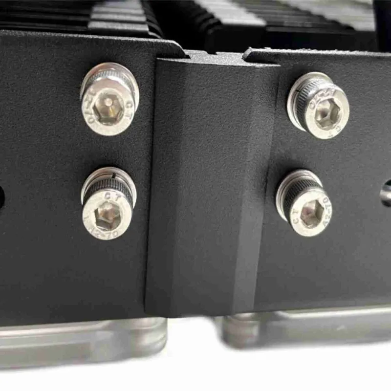 Detalle conectores estancos IP65 proyector LED 240W STADIUM MATRIX entrada cable resistencia agua