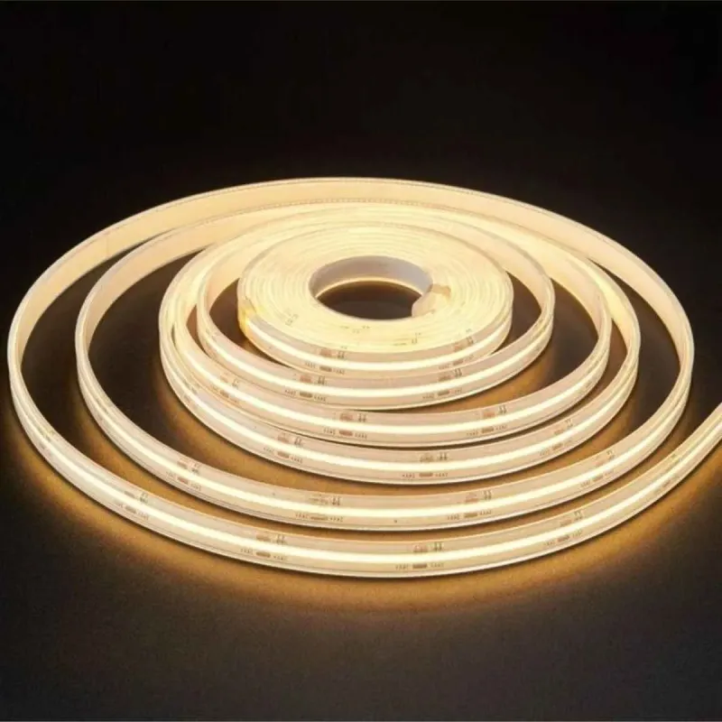 Striscia LED COB 220V 14W/m accesa luce calda continua senza punti