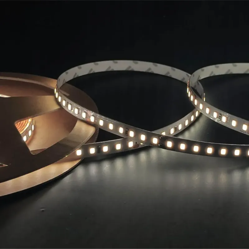 Striscia LED 24V SMD2835 accesa bianco caldo intenso 1600lm CRI98