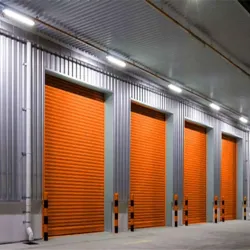 Plafoniera LED 120cm OSRAM installata in garage cantine e officine