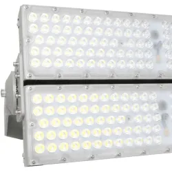Projecteur LED 600W STADIUM vue latérale corps allongé robuste design professionnel éclairage massif