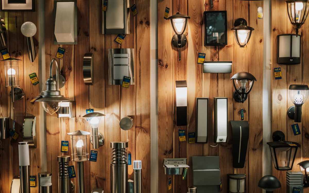 Osram Duris E2835 and Samsung Glass GU10 LED spotlights side by side