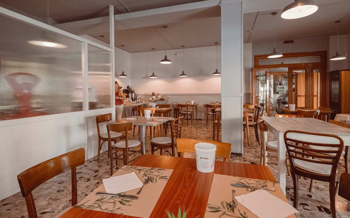 IP54 LED wall light on a restaurant terrace at night