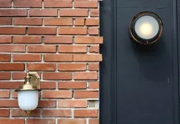 Outdoor LED wall lights: guide to IP54 models for facades, gardens and entrances with lasting design
