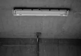 Complete Guide to Replacing Fluorescent Lights with LED: Steps, Equivalents and Real Savings
